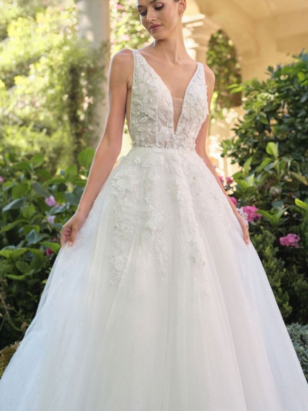 NEW TULLE WEDDING DRESS. LACE APPLIQUE OPEN BACK BALL GOWN BRIDAL LONG MODERN